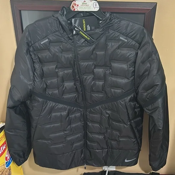 Men’s New Nike Aeroloft jacket - sz lg - black with 3m insignia.
Asking $200 obo - Picture 5 of 6